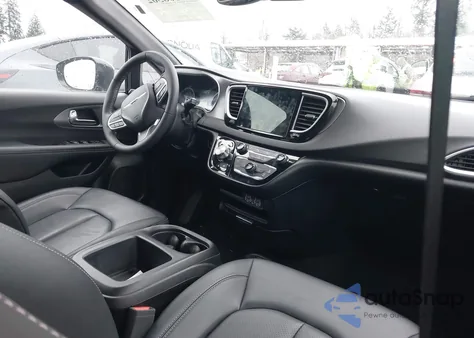 2025 Chrysler Pacifica Select from USA, damaged, VIN 2C4RC1BG6SR556126